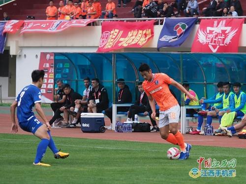  多特哈兰德戴帽惊艳，青春风暴席卷绿茵场