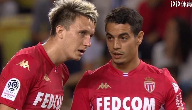  摩纳哥新星闪耀全场，帽子戏法助球队登顶积分榜